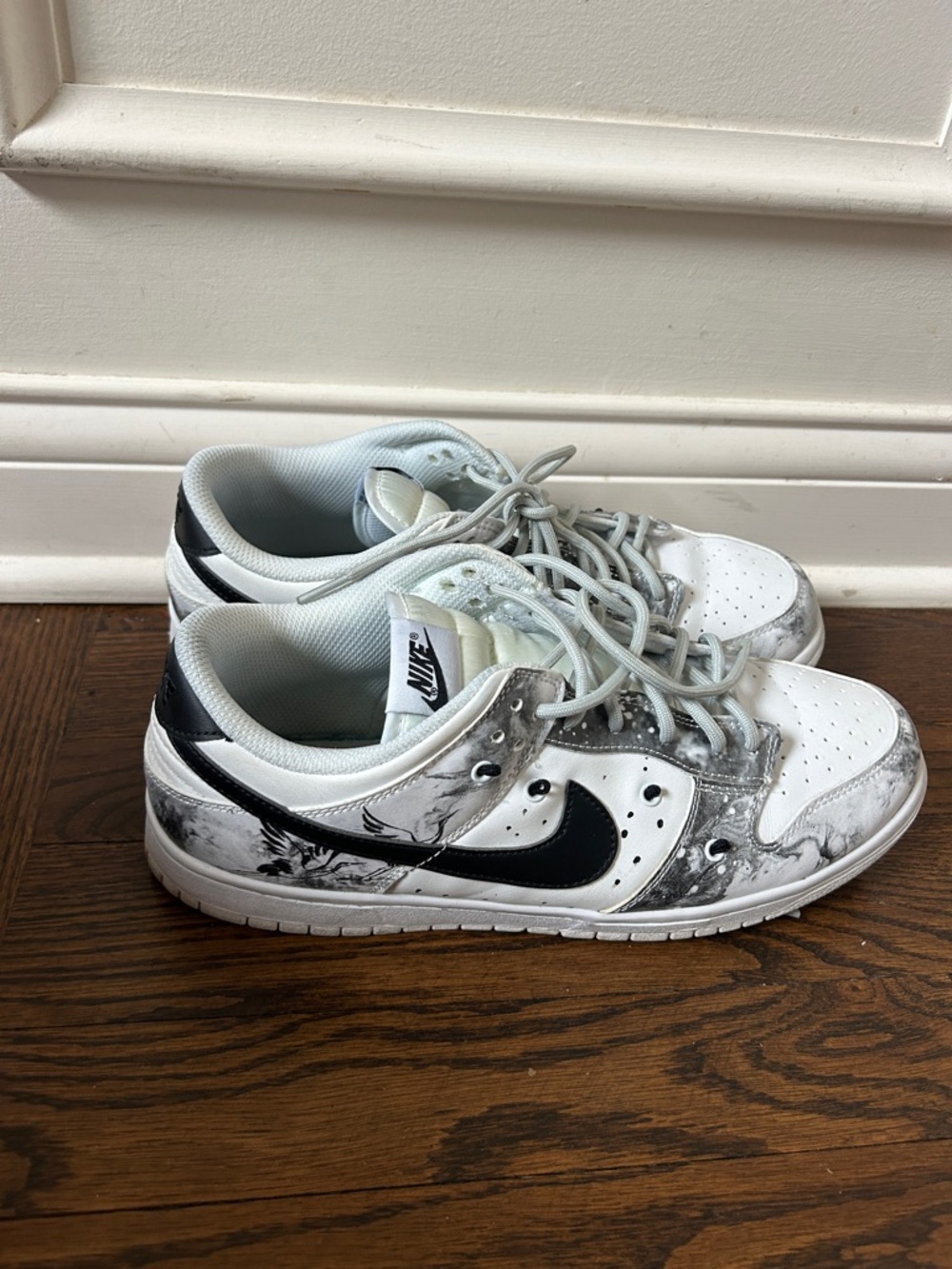 Nike mens Low-Top Sneakers in White & Black bamboo size 11